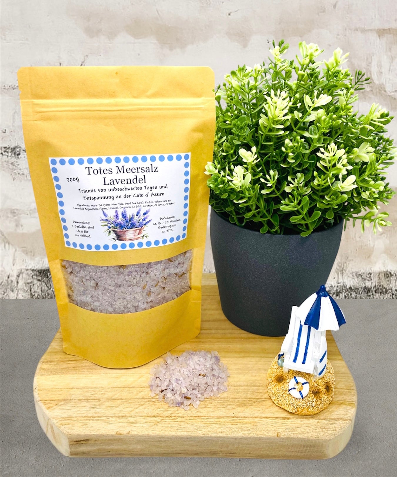 Lavendelblütenzauber: Badesalz in bedruckten Kraftpapiertüten mit einem Hauch von Natur